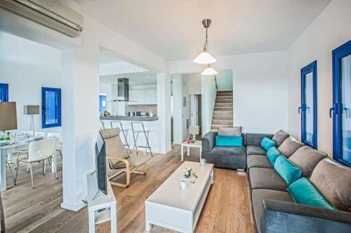 Protaras Villa Sleeps 8 With Pool And Air Con