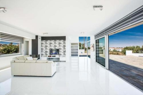 Villa In Protaras Sleeps 6 Includes Swimming Pool And Air Con