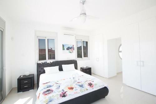 Villa Protara Chrysos - Beautiful 5 Bedroom Protaras Villa - Walking Distance To Fig Tree Bay