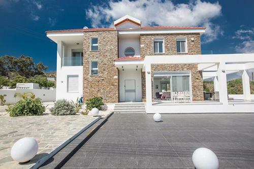 Villa Protara Chrysos - Beautiful 5 Bedroom Protaras Villa - Walking Distance To Fig Tree Bay