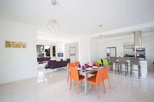 Villa Protara Chrysos - Beautiful 5 Bedroom Protaras Villa - Walking Distance To Fig Tree Bay