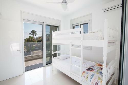 Villa Protara Chrysos - Beautiful 5 Bedroom Protaras Villa - Walking Distance To Fig Tree Bay