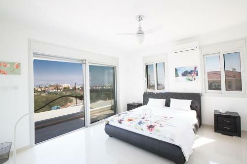 Villa Protara Chrysos - Beautiful 5 Bedroom Protaras Villa - Walking Distance To Fig Tree Bay