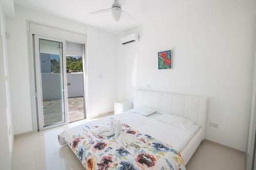 Villa Protara Chrysos - Beautiful 5 Bedroom Protaras Villa - Walking Distance To Fig Tree Bay