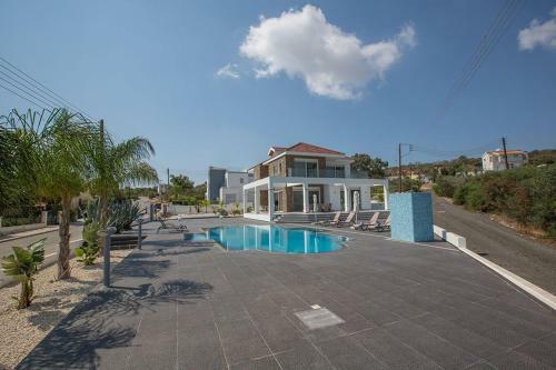Villa Protara Chrysos - Beautiful 5 Bedroom Protaras Villa - Walking Distance To Fig Tree Bay