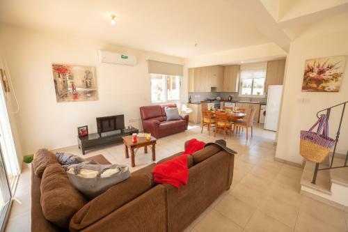 Daphne Pernera Holiday Villa