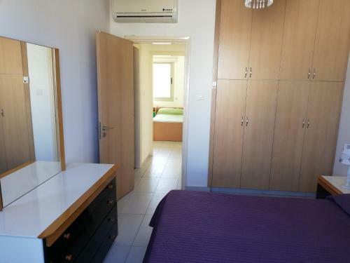 Polyxenia Holiday House
