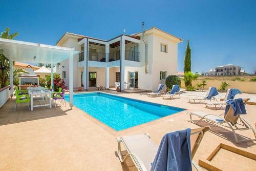 Villa In Protaras Sleeps 6 With Pool Air Con And Wifi