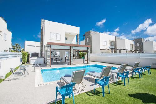 Villa In Protaras Sleeps 8 Includes Swimming Pool And Air Con 4