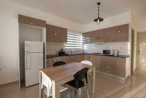 Apartamento Deniz Airport Suites