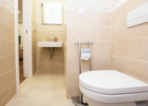 Havlicek Gardens Apartment