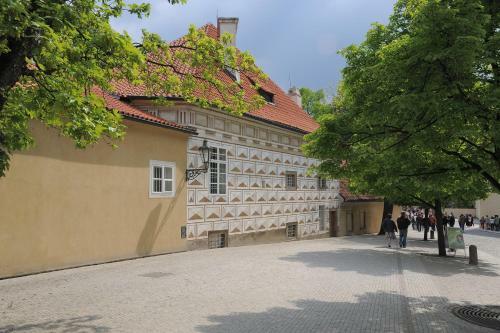 Havlicek Gardens Apartment