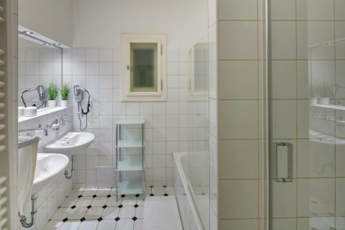 Karlova Old Town Apartment