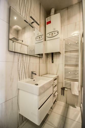 Dancing House Apartment By Ruterra