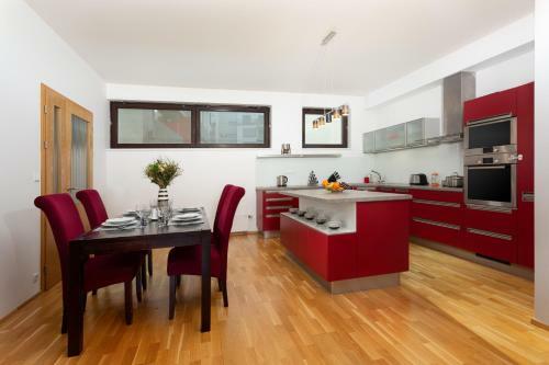 Fashionable Apartments Flora