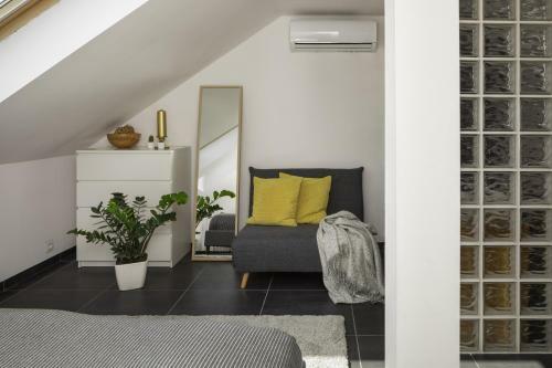 Loft Apartment In Smichov By Prague Days