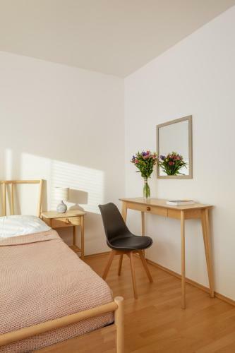 Sunny Apartment In Mod?any By Prague Days