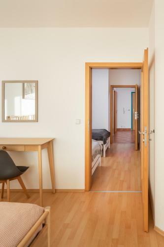 Sunny Apartment In Mod?any By Prague Days