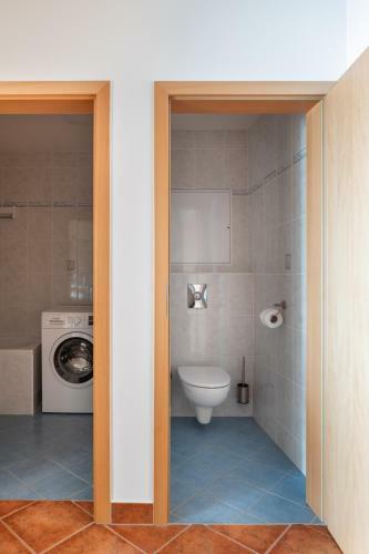 Sunny Apartment In Mod?any By Prague Days