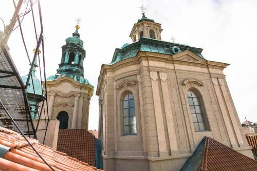 The Old Town Square & Parizska Apartments