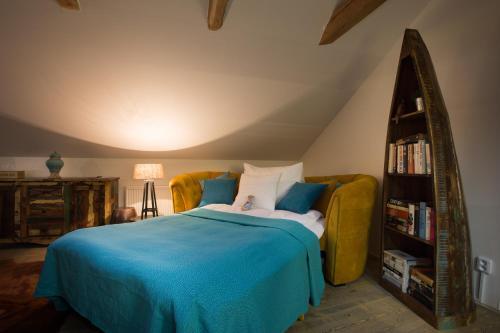 Apartamento Old Town Boho-chic Attic With Hanging Chair