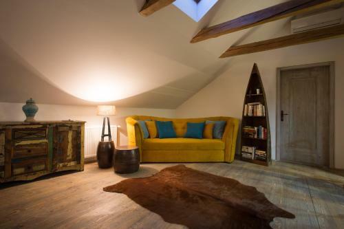 Apartamento Old Town Boho-chic Attic With Hanging Chair