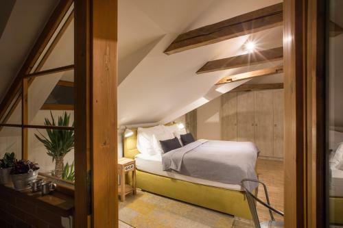 Apartamento Old Town Boho-chic Attic With Hanging Chair