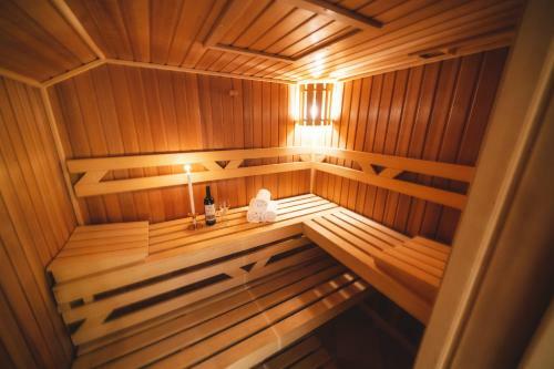 5br 2bath Masarykovo N�b?e?� Apartment