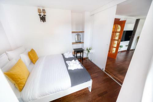 5br 2bath Masarykovo N�b?e?� Apartment