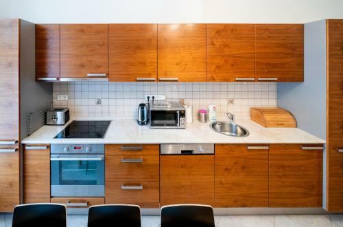 Kafka Apartment 4br+2bath Old Town