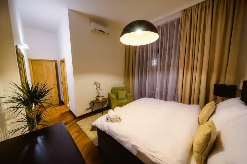 Triplex Kings Apartment In Old Town