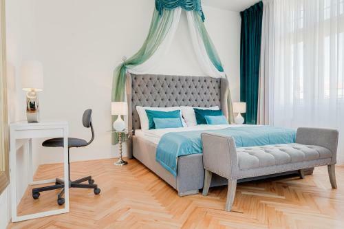 Gold Art Apartments
