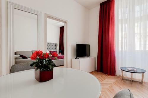 Gold Art Apartments