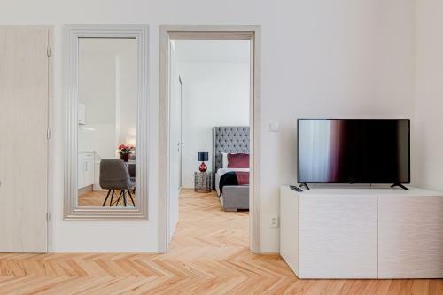 Gold Art Apartments