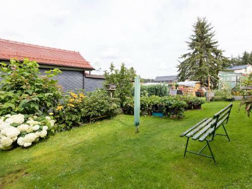 Cozy Apartment In Altenfeld With Garden