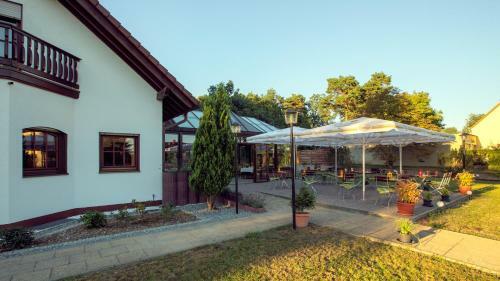 Hostal Lokal Genial Pension & Restaurant