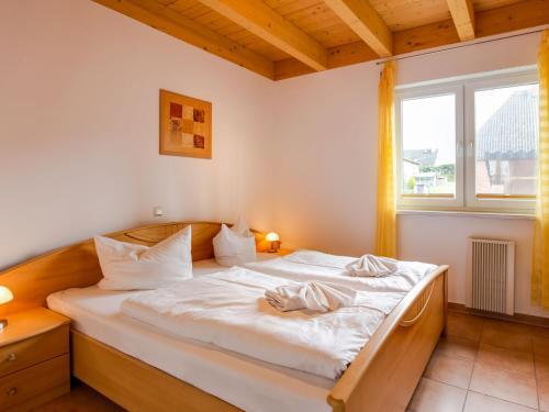 Spacious Apartment In Beckerwitz With Garden