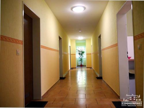 Hostal G�sthaus Zimmer Frei