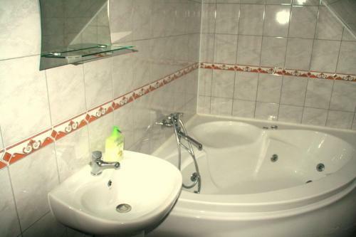 Hostal Pensiunea Casa Zarnesteana