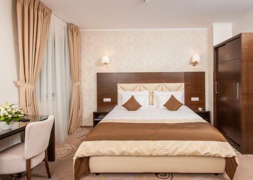 Hotel Coroana De Aur
