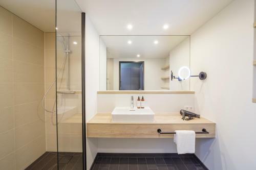 Black F Serviced Apartments