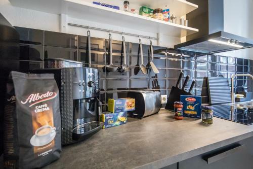 Stylish 2 Room Apartment +new Bathroom & Kitchen