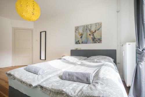 Stylish 2 Room Apartment +new Bathroom & Kitchen