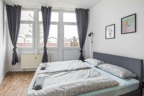 Spacious Apartment In Hamburg For 12