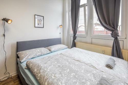 Spacious Apartment In Hamburg For 12
