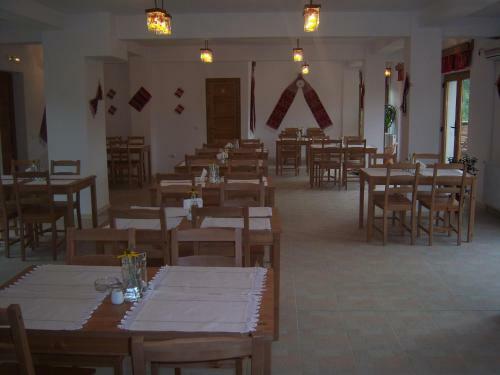 Hostal La Curtea Porumbaceana