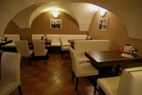 Hostal Fontana Pizzeria - Pension