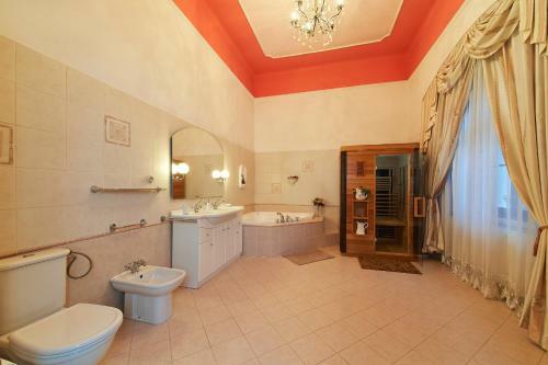 Hostal Penzion Z�mek Le?any