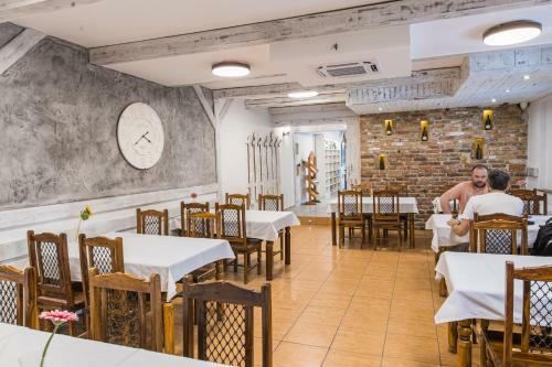 Hostal Mikulov Inn - Penzion Zem?