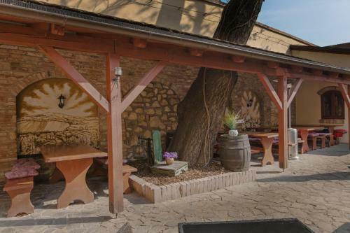 Hostal Mikulov Inn - Penzion Zem?